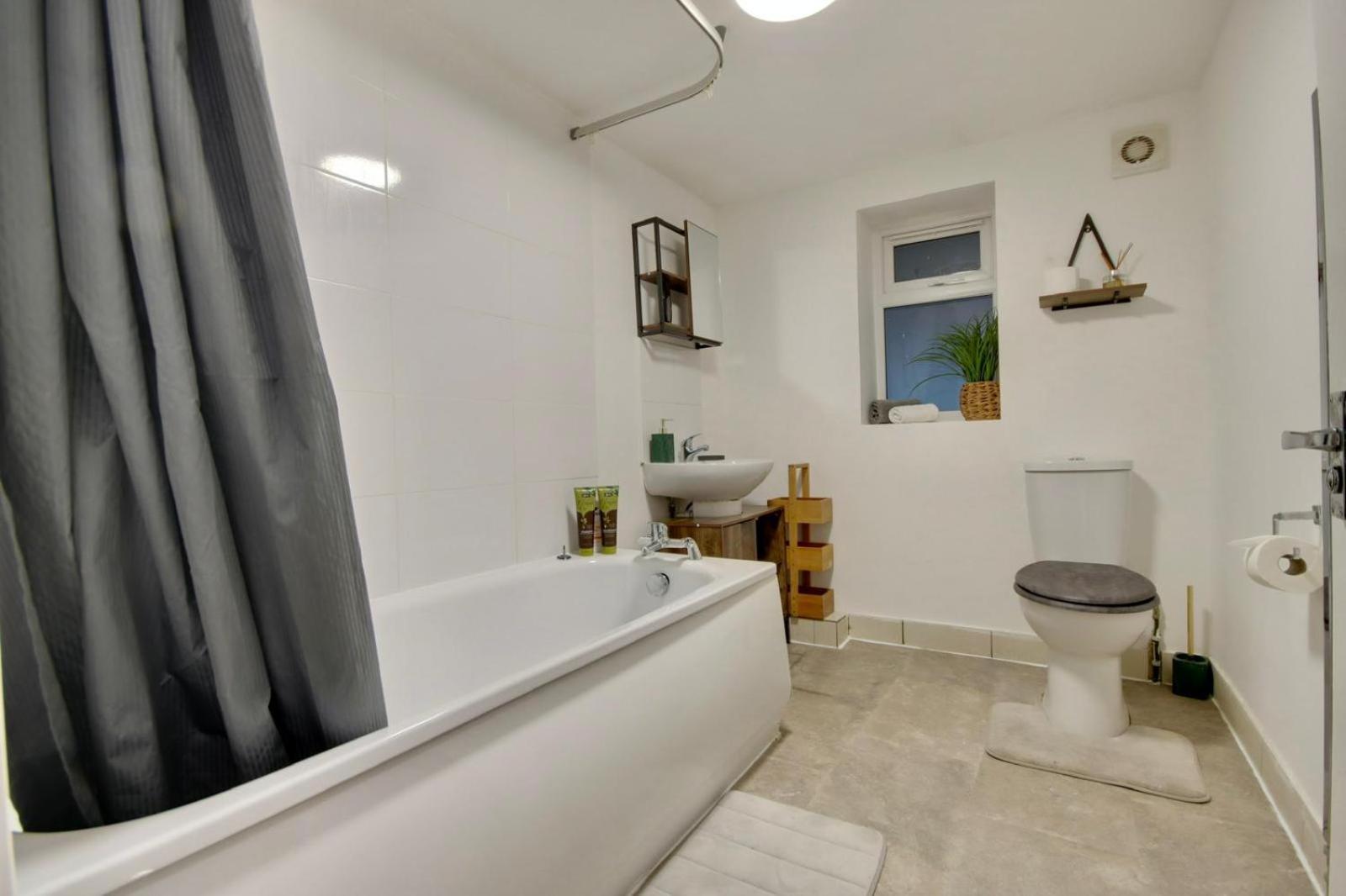 Southsea Getaway Apartment With Pool Table And Hot Tub Portsmouth Exterior photo